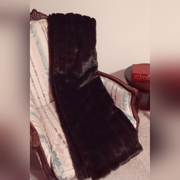 Donna Salyers Fabulous Fur Brown Throw - Picture 2 of 11